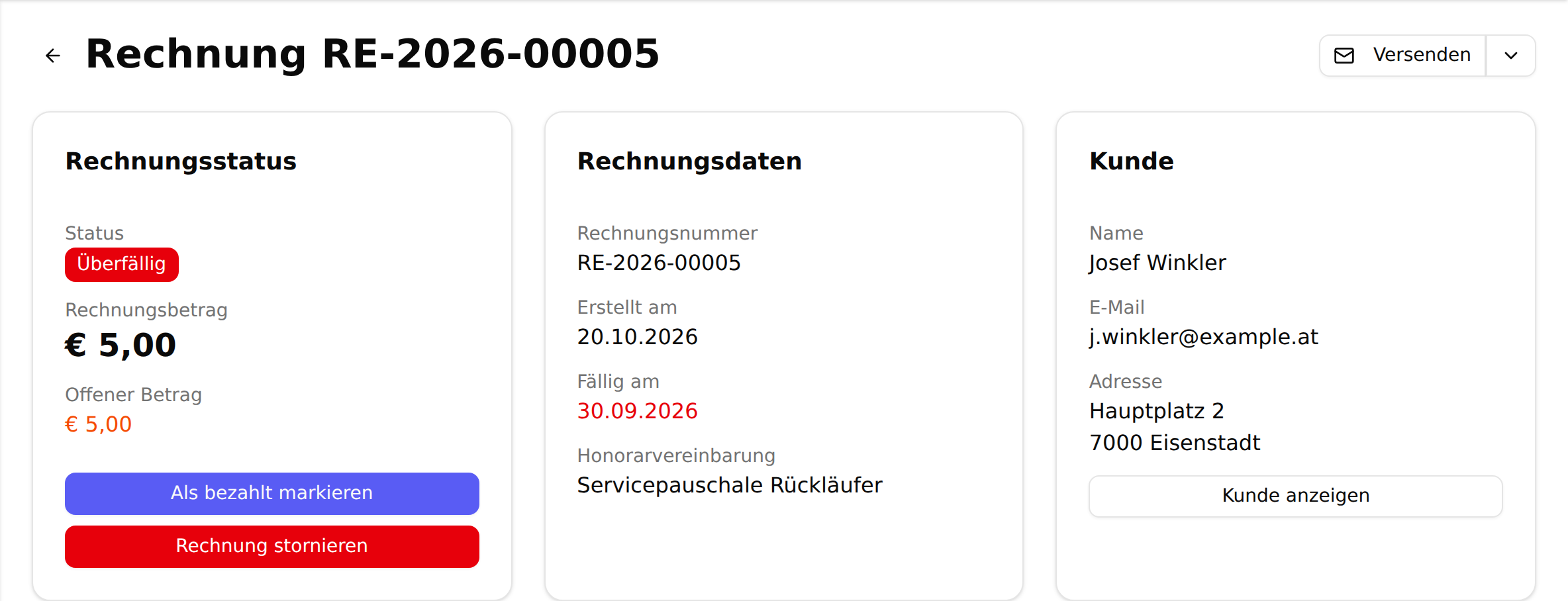 Die Detailansicht einer überfälligen Rechnung mit den Karten Rechnungsstatus, Rechnungsdaten und Kunde