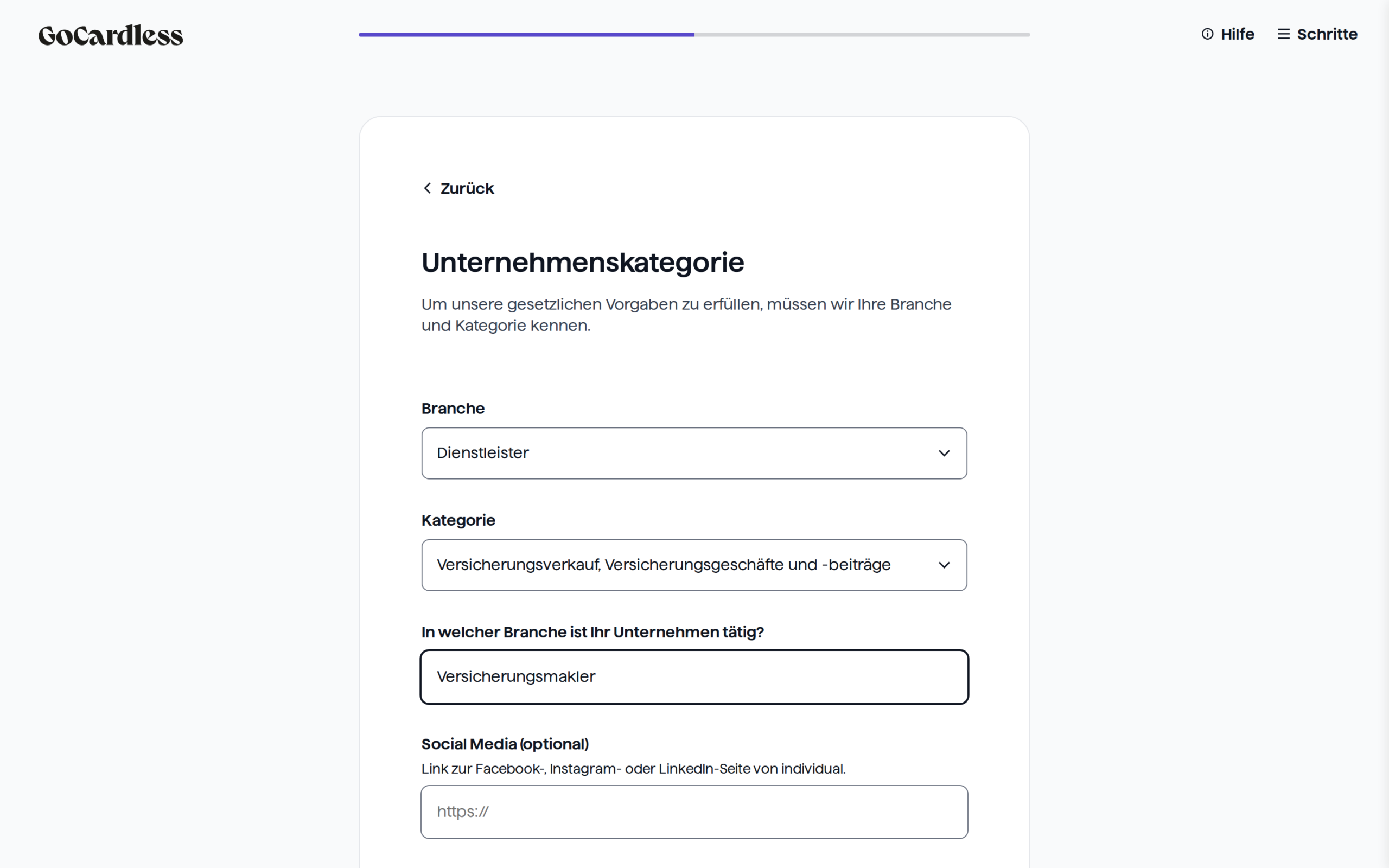 Der Schritt Branche im Assistenten von GoCardless mit der gewählten Kategorie für Versicherungsvermittlung und einer kurzen Beschreibung der Tätigkeit