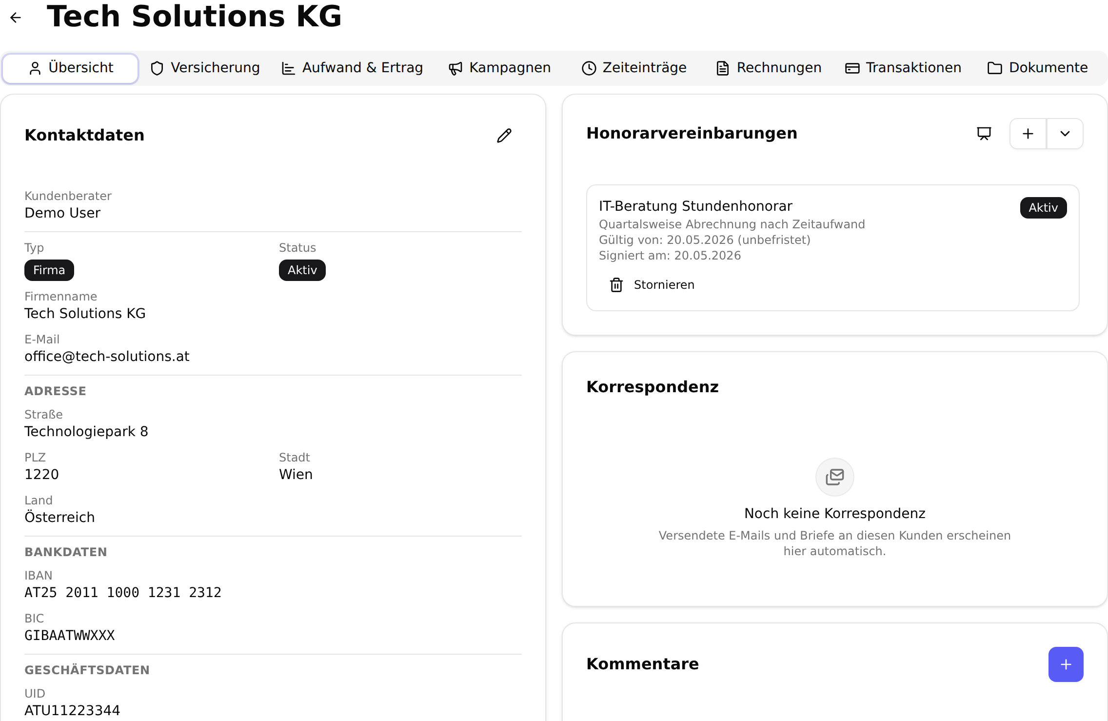 Die Kundenansicht auf dem Reiter „Übersicht“ mit den Karten Kontaktdaten, Mahnungen, Honorarvereinbarungen und Kommentare