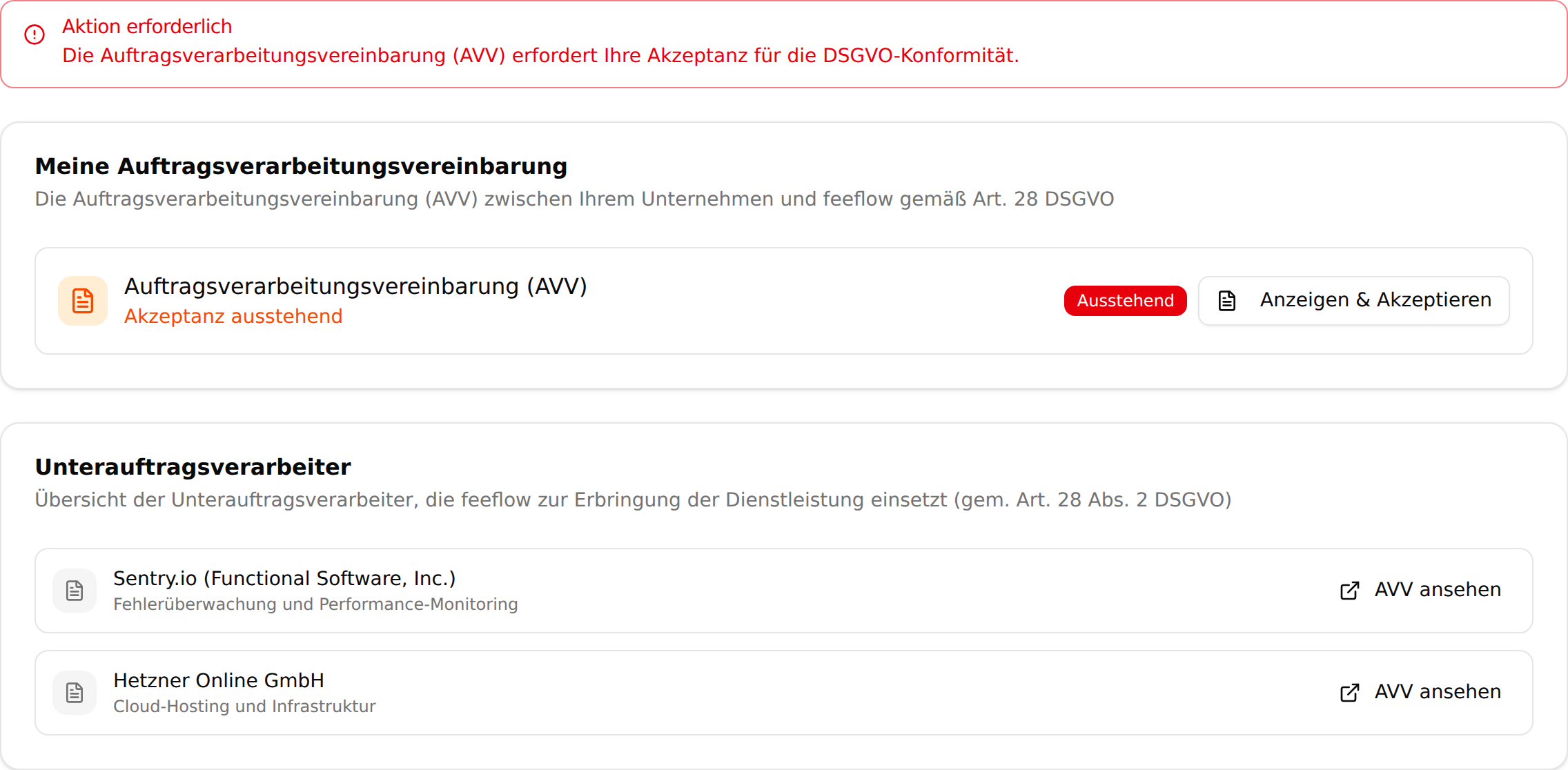 Der Reiter Rechtliches mit dem roten Hinweis „Aktion erforderlich“, der Karte zur Auftragsverarbeitungsvereinbarung mit der Schaltfläche „Anzeigen & Akzeptieren“ und der Liste der Unterauftragsverarbeiter Sentry und Hetzner
